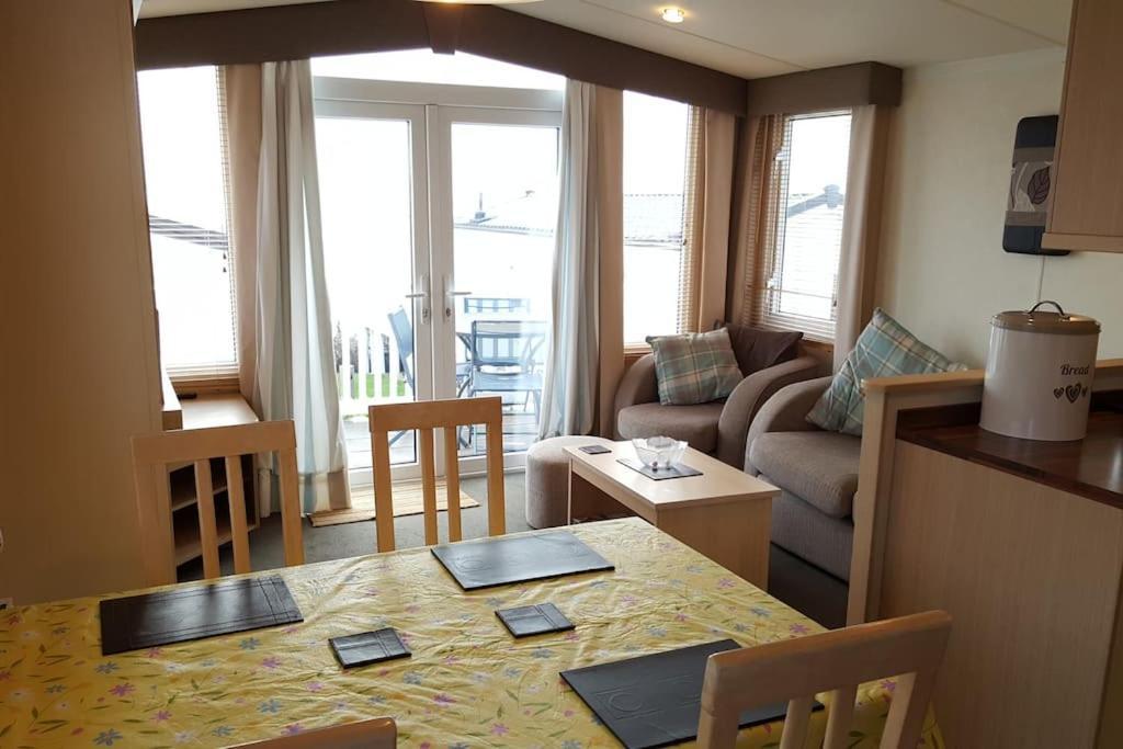 Lytchett Minster Cozy And Relaxing With Stunning Sea Views 아파트 외부 사진