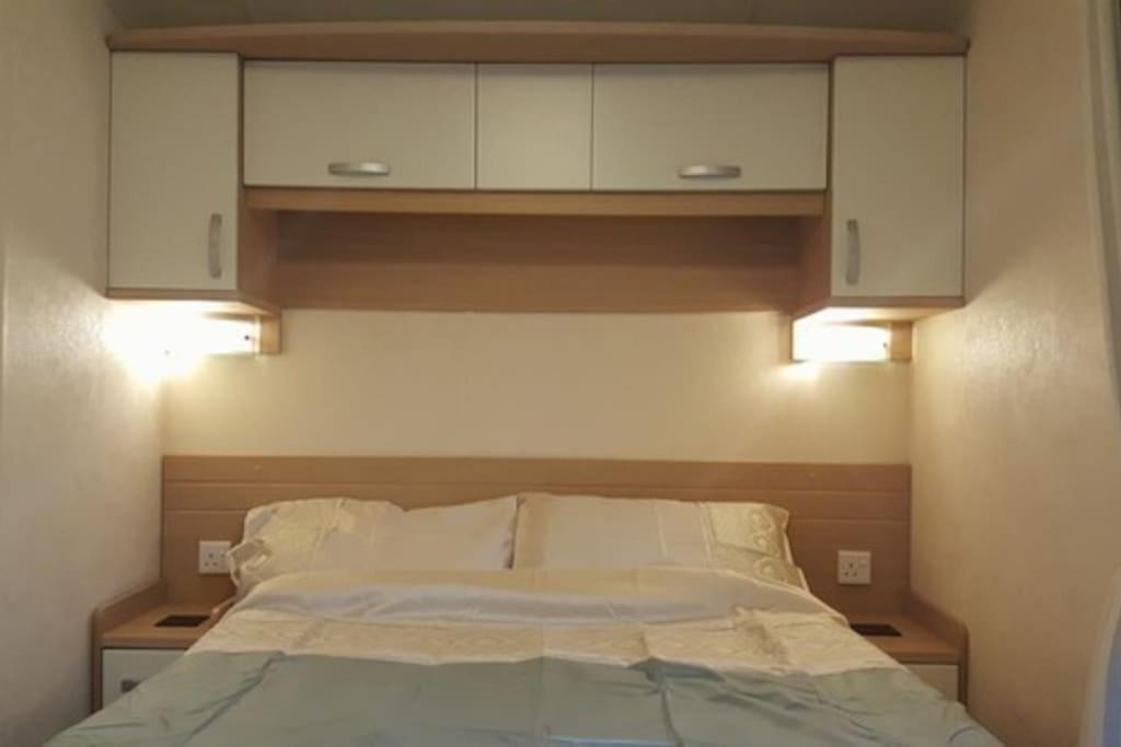 Lytchett Minster Cozy And Relaxing With Stunning Sea Views 아파트 외부 사진