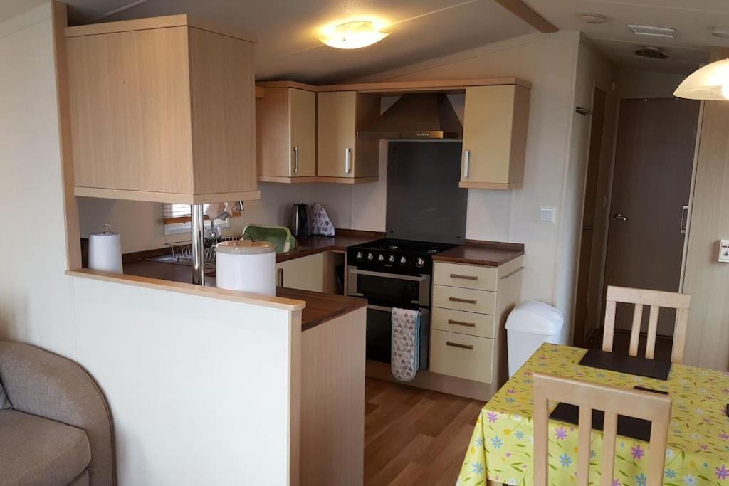 Lytchett Minster Cozy And Relaxing With Stunning Sea Views 아파트 외부 사진